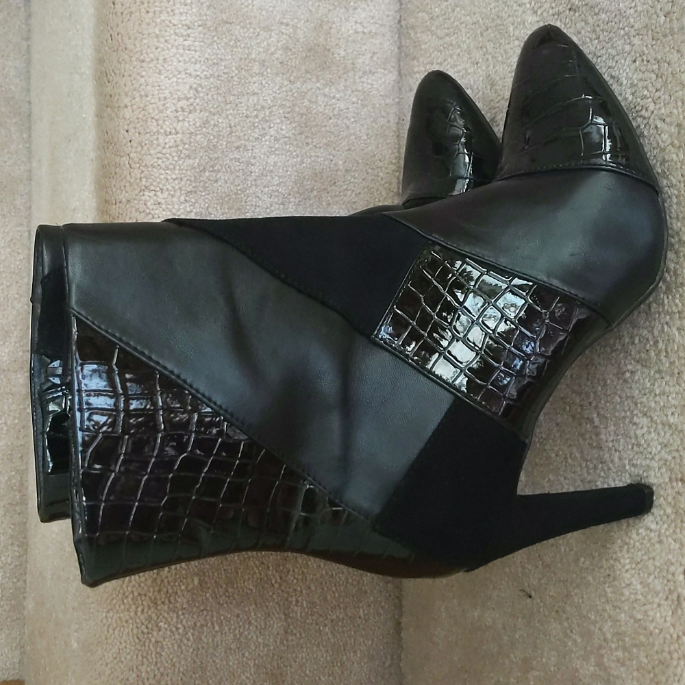 Rialto Casilda Mixed Textured Stiletto Booties 8M Black